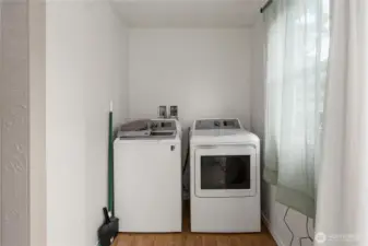 Washer & Dryer Convey
