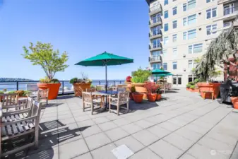 Revel in the expansive 6th floor sun deck where amazing views abound.