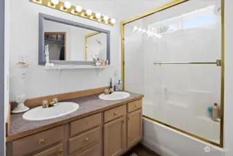 Full bathroom with double sinks!