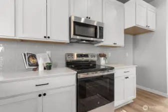 Photographs are for illustrative purposes only. Features, finishes, interior/exterior colors, landscaping and floorplan shown may vary from actual homes built.