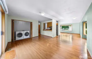 Family/laundry rm