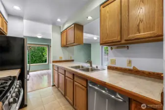 Kitchen - beautiful solid wood cabinets