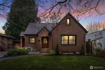 Welcome to 2351 47th Ave SW