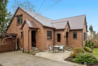 Covered & Uncovered Off Street Parking