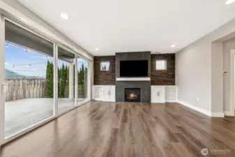 Built ins, natural lighting