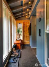 Lower Level Apartment - Entry hallway.
