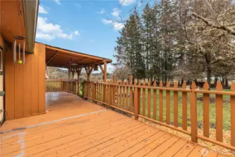 Large Wraparound Deck