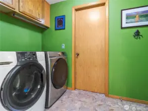 LAUNDRY ROOM.  WASH/DRYER DO NOT STAY