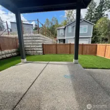 Large fully-fenced backyard