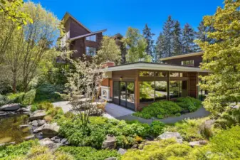 The Inn at Vineyard Lane shares its gorgeous Fireside Room and waterside patio with Vineyard Lane residents 7am-pm every day, and after 4pm by reservation. What a terrific benefit!
