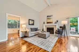 Wood burning fireplace w/ Vaulted Ceilings