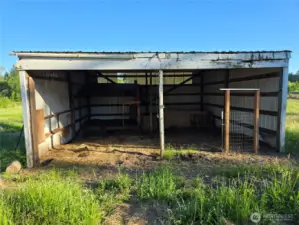 Detached barn/garage