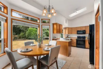 dining nook / kitchen