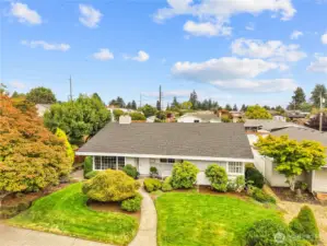 1463 N Winnifred. Lush front yard with mature landscaping. Above ground sprinkler set up in front yard.