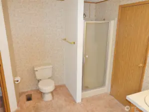 Master Bathroom w/ walk-in shower.