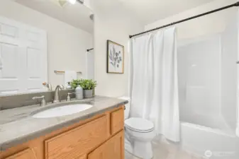 Tidy full bathroom for guests.