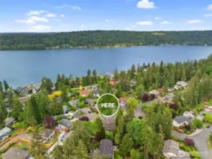 Just a 5min walk from the water and only two streets up.