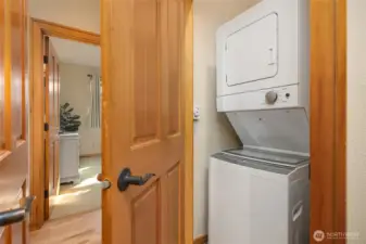 Stackable washer/dryer