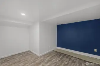Bonus room - perfect for a gym or office!