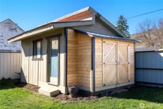 Outbuilding with Garden shed