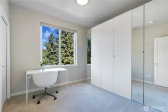 Office/bedroom with additional closet space
