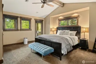 Upstairs ensuite bedroom