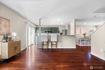 Kitchen with breakfast bar