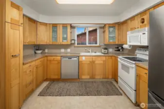 Multiple cooks? No problem. This space handles it.