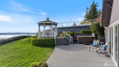 Stargaze from the hot tub! You can really see the constellations away from the bright city lights.