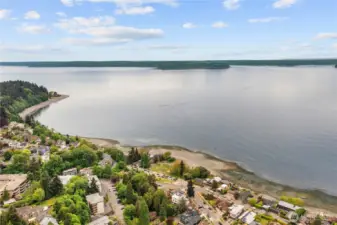 Minutes to Puget Sound waterfront, Alki beach & other West Seattle amenities.