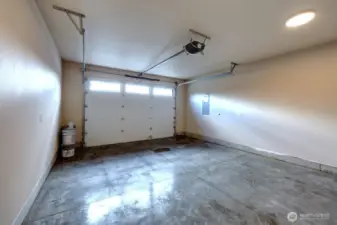 Garage (facing south)