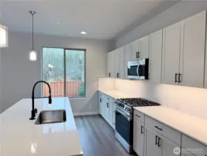 Picture of the actual home w/gas stove!