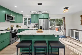 Entertaining and cooking combine in this updated kitchen and dining room.