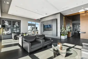 Comfortable lobby area located on the 41st floor to enjoy the views.