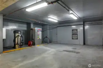 What, a car wash in the garage too, yes!
