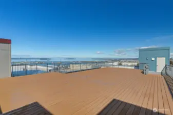 Nautica has a community rooftop deck with westward view of Port Gardner Bay, Cascade Mountains, stunning sunsets.