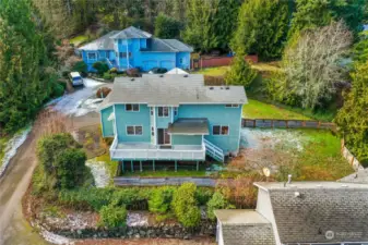 The aerial view highlights the spacious lot—this property is the second-to-last home on a quiet dead-end street.