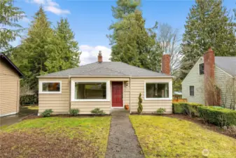 Charming Maple Leaf rambler with walk out basement