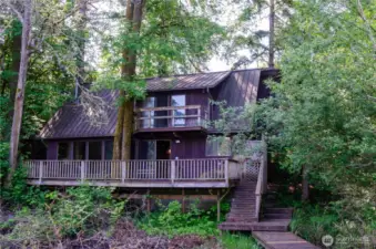 There is a Pacific Northwest Contemporary vibe going on here and the possibilities are endless.  Live in the home as is or bring your vision, the results could be spectacular!