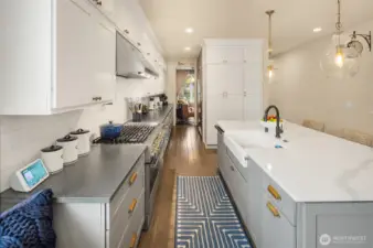 tons of drawers & cabinets throughout the kitchen