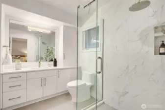 Jr Suite Bath (off of 2nd bedroom)