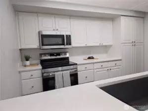 Kitchen, new Stove/ oven & microwave