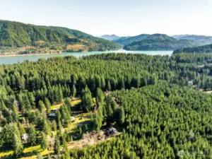 Approx 1 mile trail from the backyard takes you right down to the lake! Surrounded on 3 sides by Pacificorp property (the utility company that owns the lake). Super private!