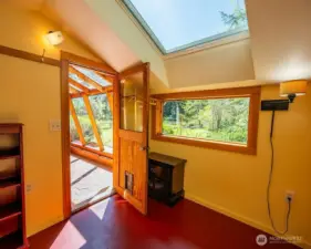 Utility room, door to greenhouse
