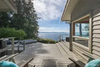Deck to hot tub from primary bedroom