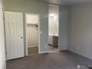 Walk-in and Primary Bath, Full