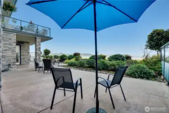 Experience luxurious living with sweeping views of Commencement Bay from this rare 2,205 sq ft first-floor condominium, ideally located in the heart of Point Ruston’s vibrant waterfront community. Blending elegance, comfort, and functionality with breathtaking scenery and the energy of a thriving urban village, this is Pacific Northwest living at its finest.