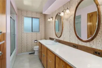 Large Full bathroom