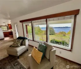 4407...Another picture that shows the view from the living room.