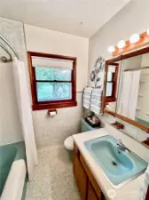 4407...View of the full bath, this home also has a half bath which is connected to the main bath.